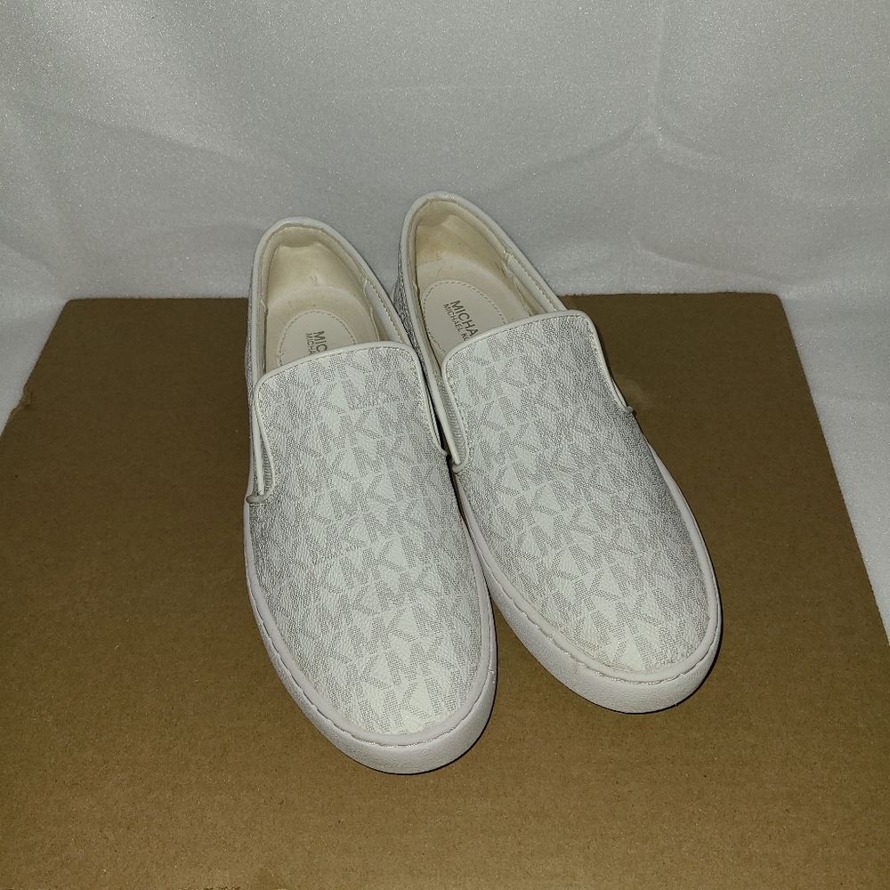 Teddi Slip-On Sneaker Size 6 Signature Logo - Picture 11 of 11